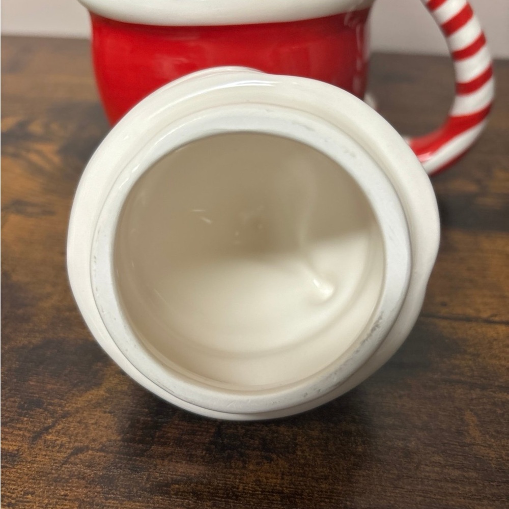 Santa Mug With Lid - Picture 6 of 7